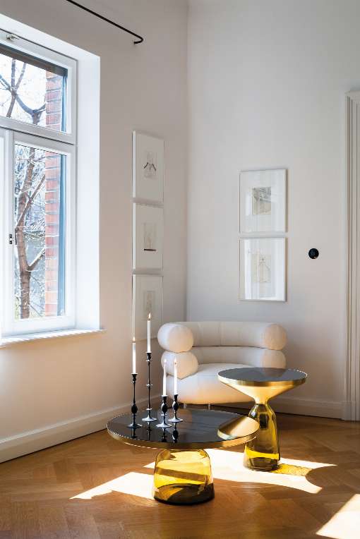 Image 2: Bauhaus classics have remained the same to this day, even if they have been further developed in black - as here according to a design by Eileen Gray. Photo: ClassiCon authorized by The World Licence Holder Aram Designs Ltd, photographer: Daniel Breidt. www.classicon.com